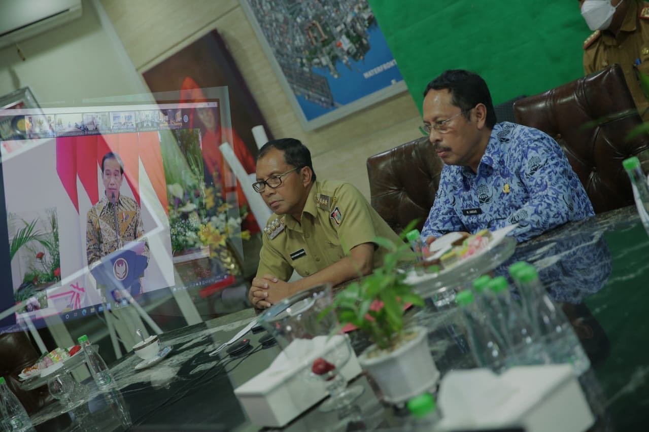 Wali Kota Danny Dengarkan Arahan Presiden saat Penyerahan DIPA 2022